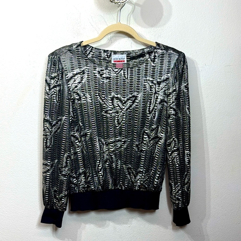 (A3)JUDY BOND PETITE,Vintage light sweater,Sz 4P
Black Golden Silver Long Sleeve